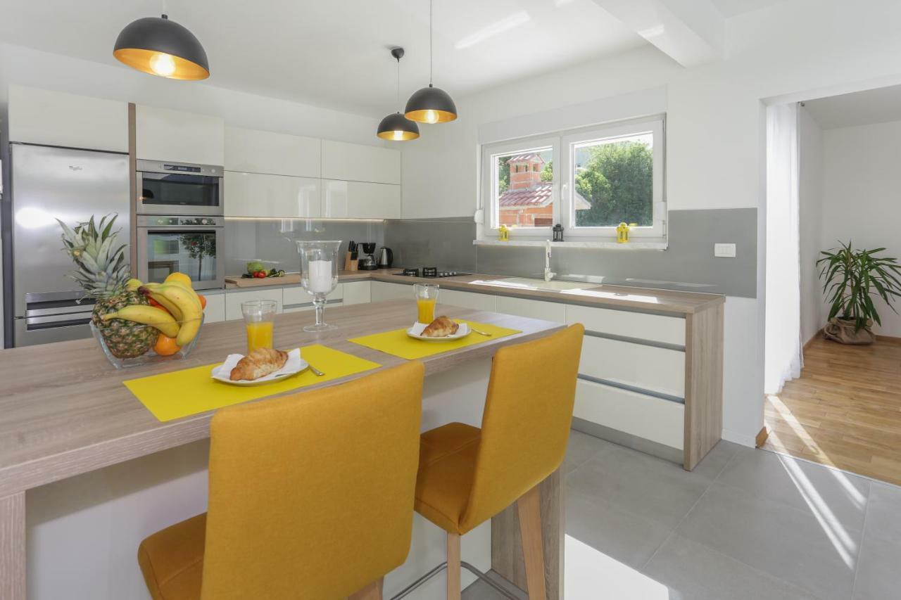 Life - New And Luxury Holiday House Kaštela Zewnętrze zdjęcie
