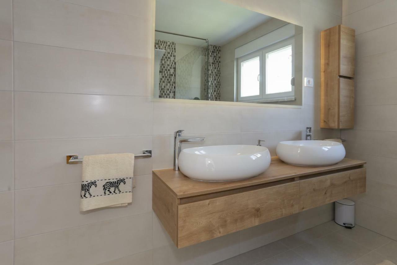 Life - New And Luxury Holiday House Kaštela Zewnętrze zdjęcie